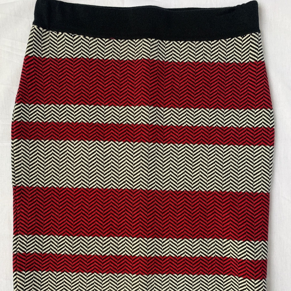 Elle Pencil Knit Skirt Red Black White Chevron